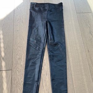 Black shiny XS Koral leggings